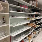 skleničky, hnečky a hrnce v prodejně s domácím vybavením APSA Toužim
