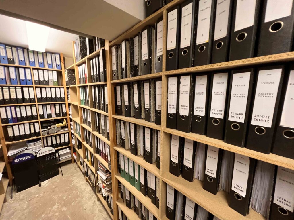 detail archivu účetnicví v sídle APSA Toužim